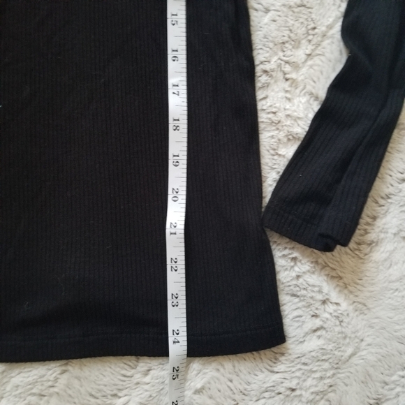 ✨️CL Monrow Black Cold Shoulder Ribbed V Neck Cold XS - Picture 8 of 9